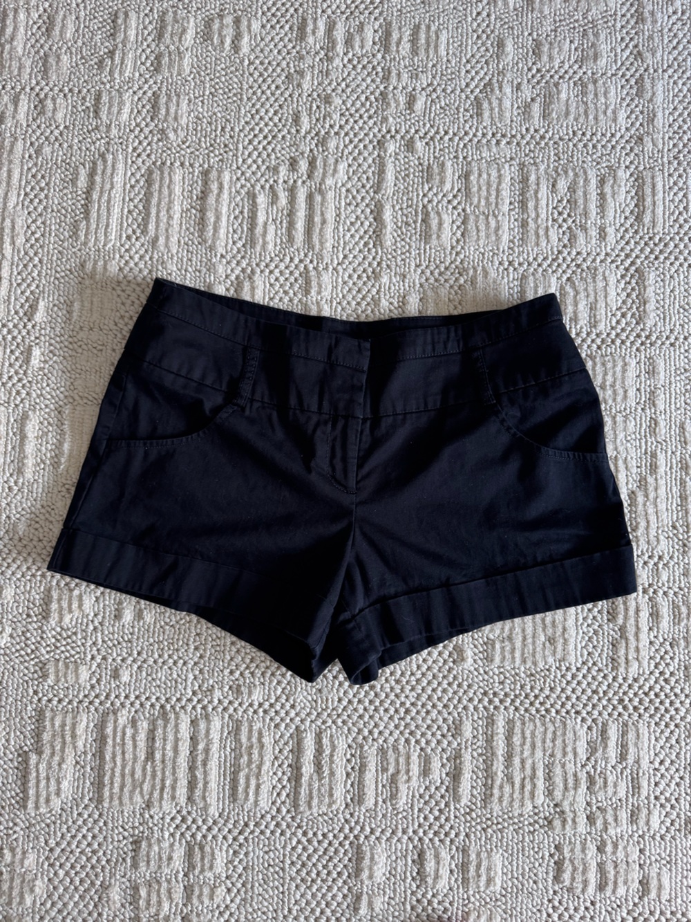 2b Bebe Black Women's Stretch mid-Waist Shorts
